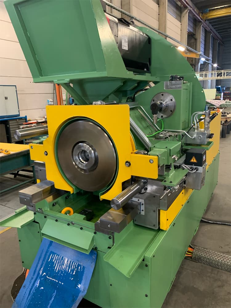 side view of pipe finishing machine